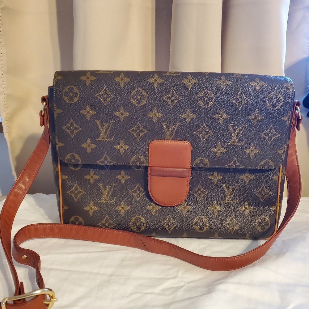 SOLD SOLD SOLD Vintage Louis Vuitton shoulder bag